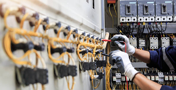 Professional Electrician technician working in Richland, PA